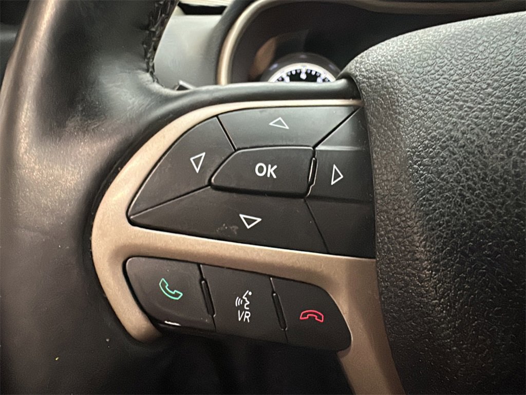 Used 2014 Jeep Cherokee Latitude w/ Comfort/Convenience Group image 14