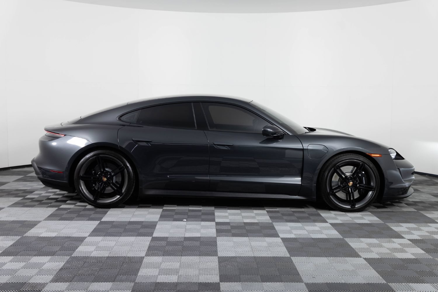 Used 2023 Porsche Taycan 4S w/ Premium Package AWD/4WD image 9