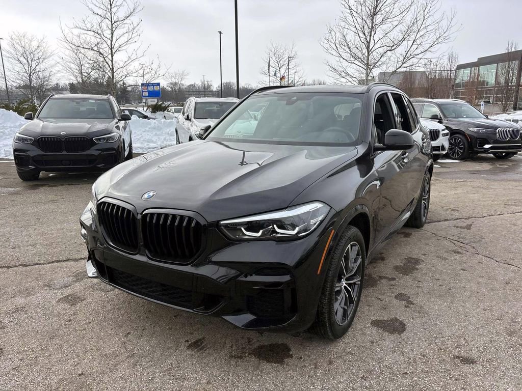 Used 2022 BMW X5 xDrive40i w/ M Sport Package image 3