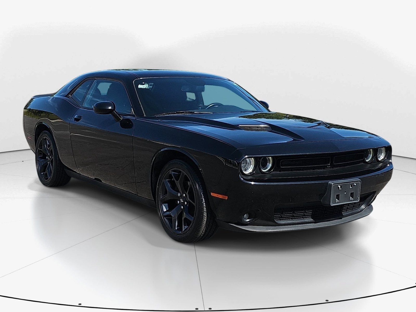 Used 2020 Dodge Challenger SXT w/ Blacktop Package RWD image 2