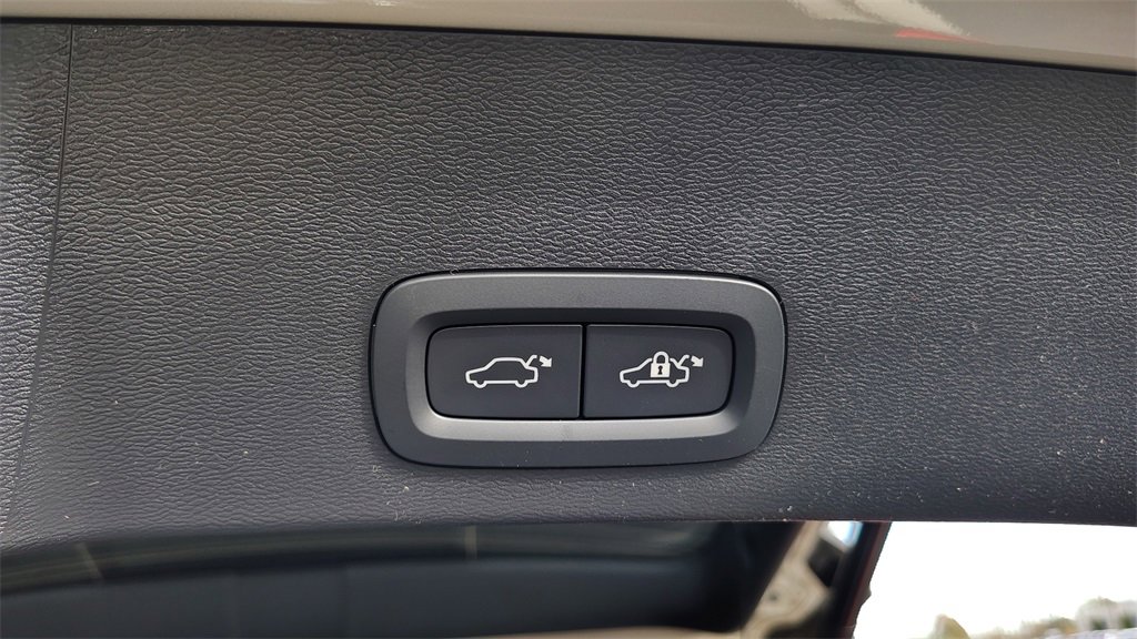 New 2026 Volvo XC40 B5 Ultra w/ Climate Package image 33