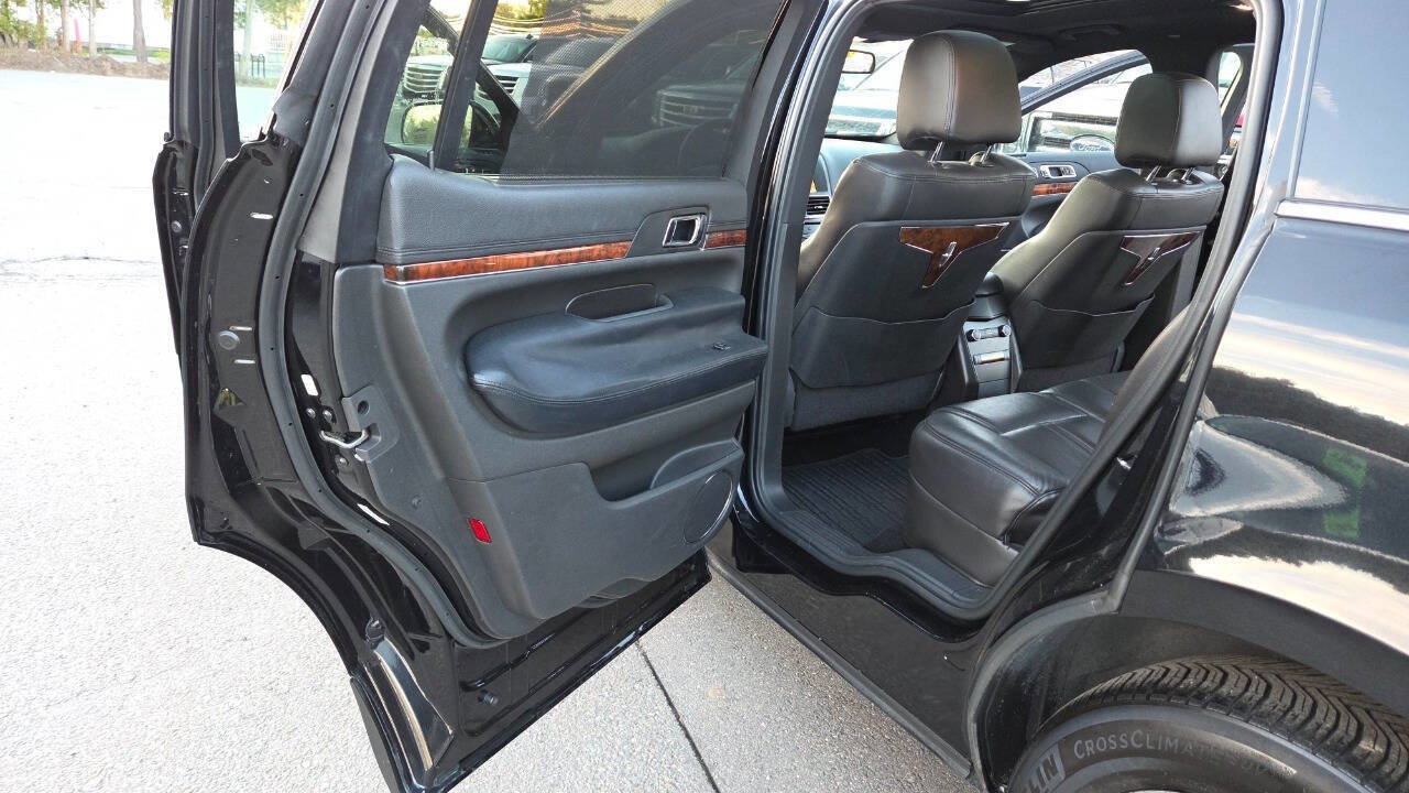 Used 2019 Lincoln MKT AWD image 28