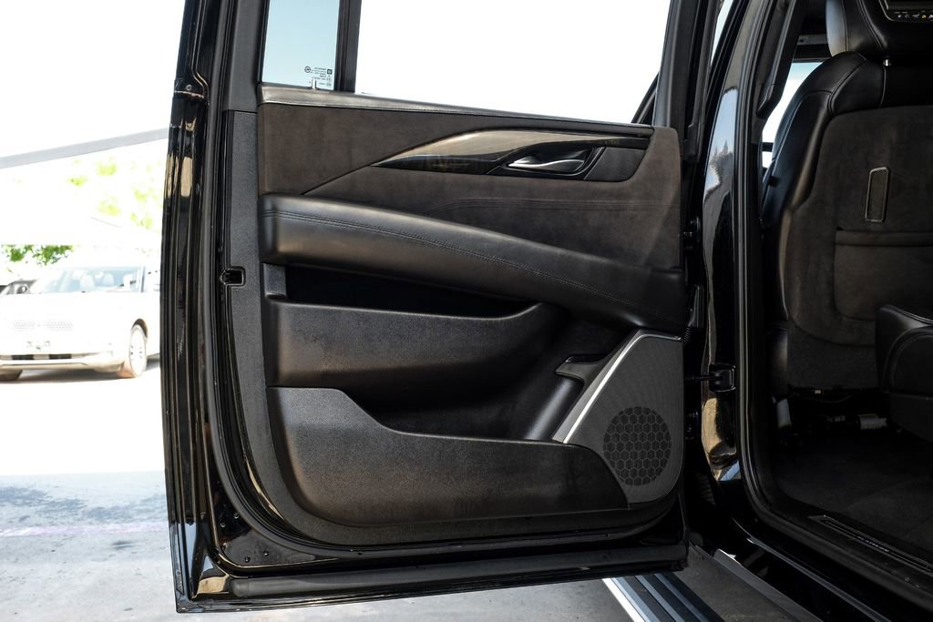 Used 2019 Cadillac Escalade ESV Platinum image 50