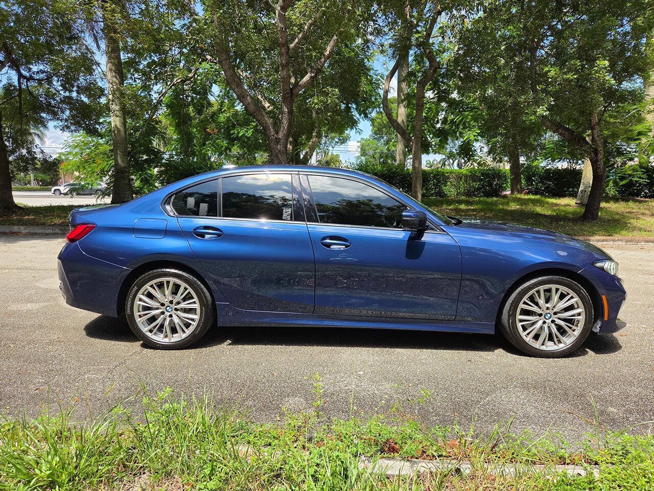 Used 2023 BMW 330i Sedan w/ Premium Package RWD image 4