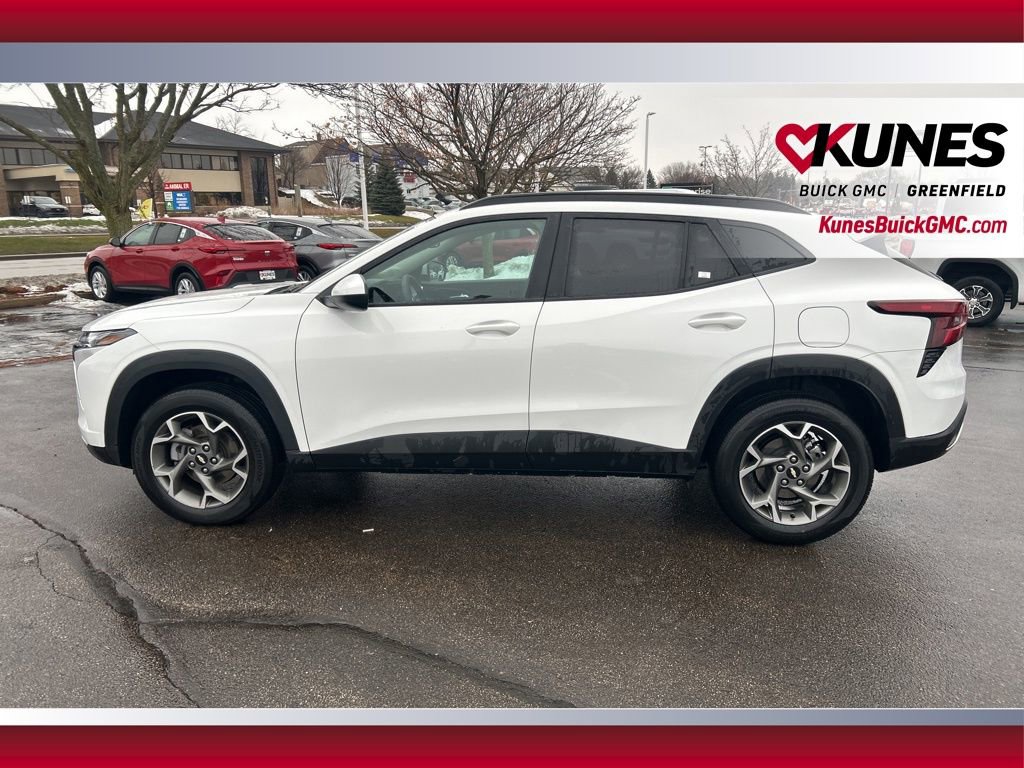 Used 2025 Chevrolet Trax LT image 9