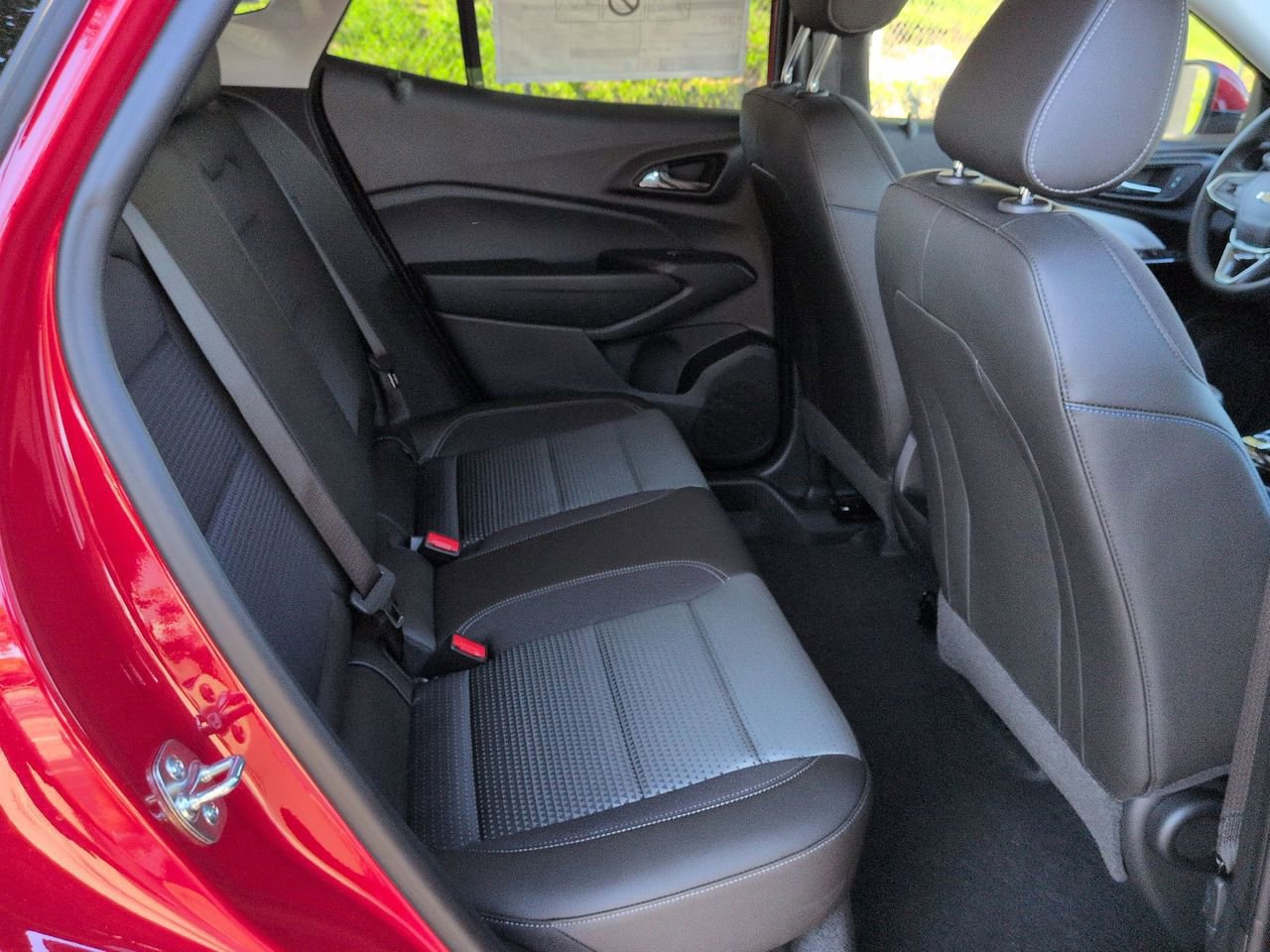 Used 2026 Chevrolet Trax LT w/ LT Convenience Package FWD image 24