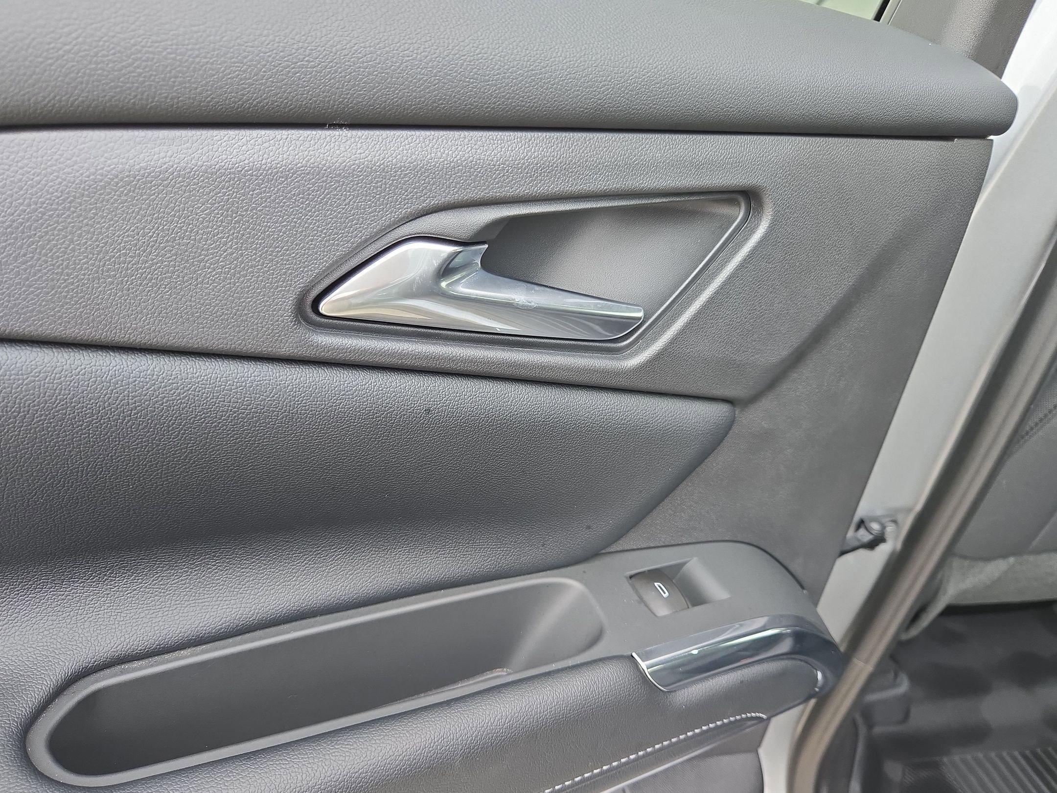 Certified 2026 Chevrolet Traverse LT w/ Midnight/Sport Edition image 15