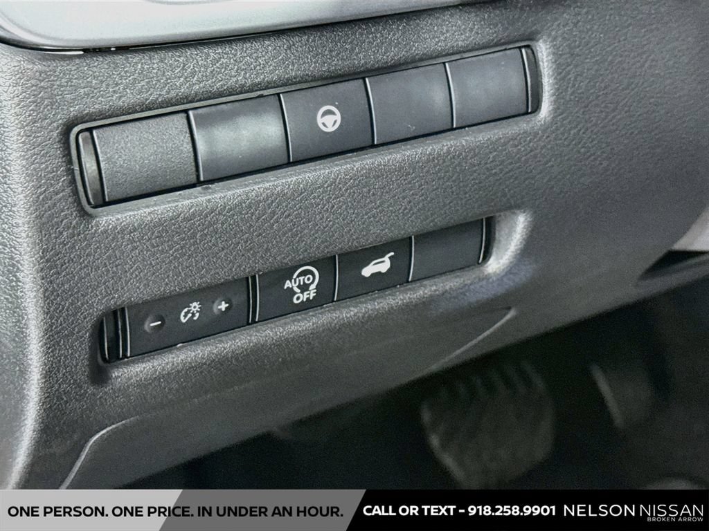 Certified 2025 Nissan Rogue SV AWD/4WD image 10