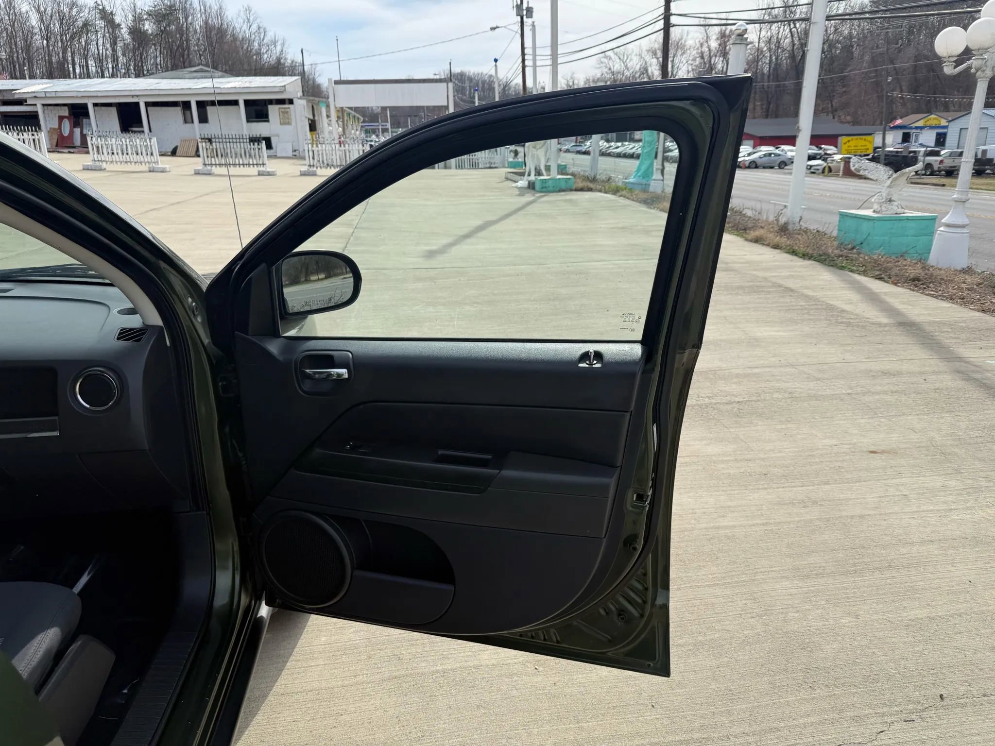 Used 2009 Jeep Compass Sport image 12