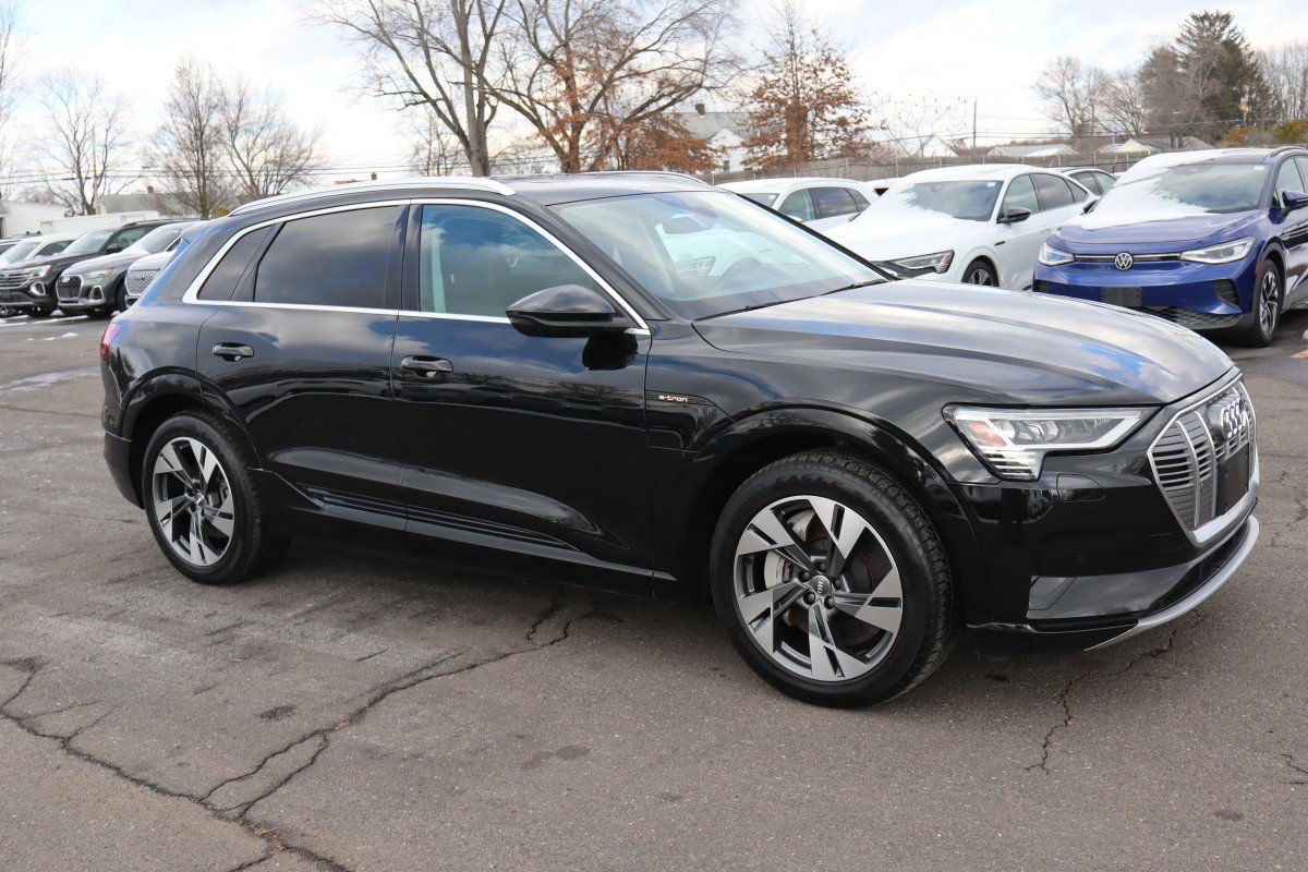 Used 2021 Audi e-tron Premium image 3