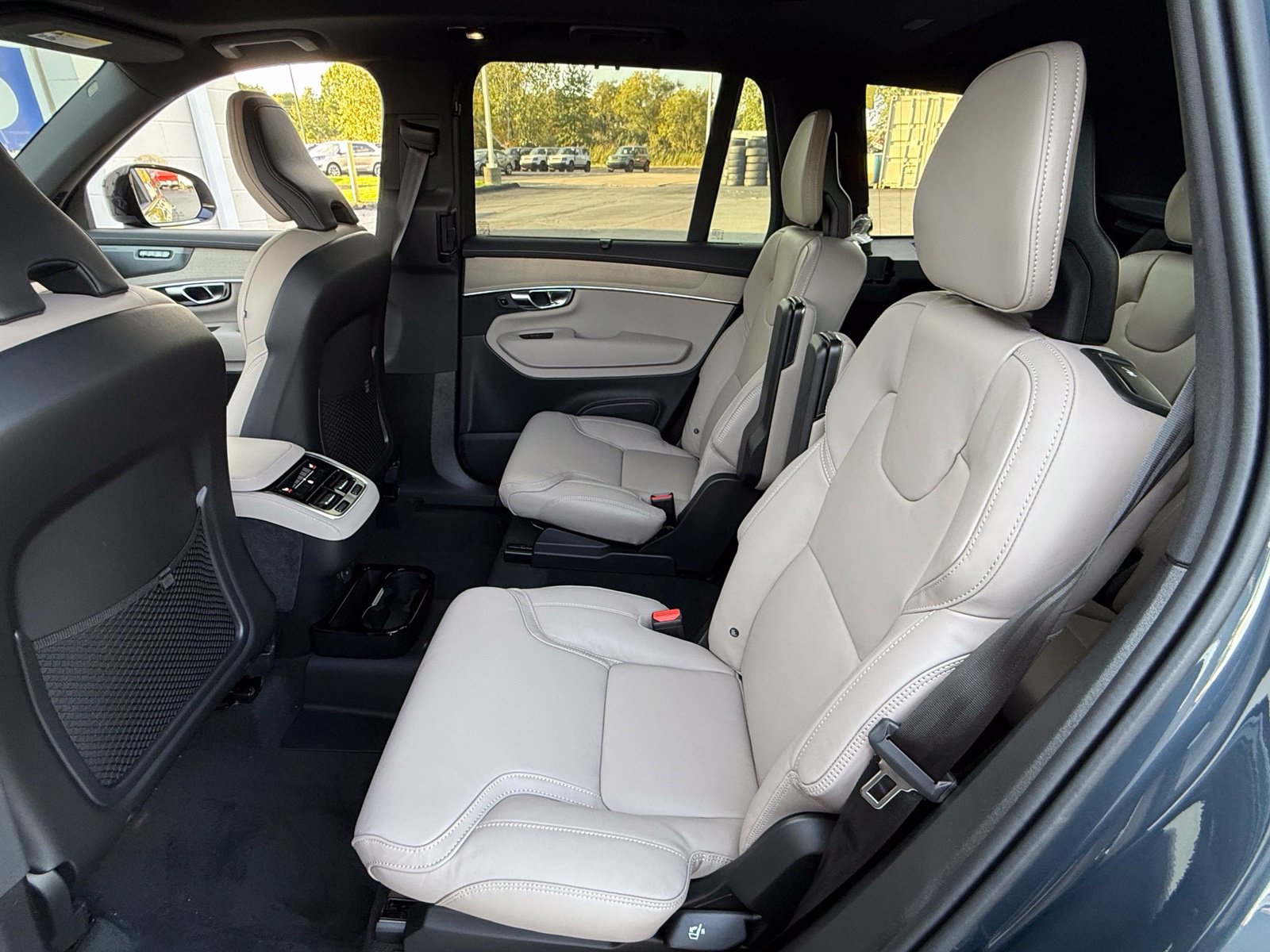 New 2027 Volvo XC90 B6 Ultra AWD/4WD image 15