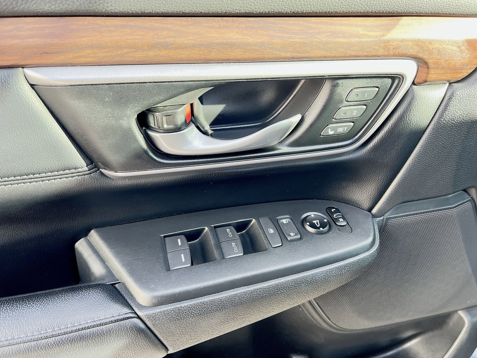 Used 2018 Honda CR-V Touring image 15