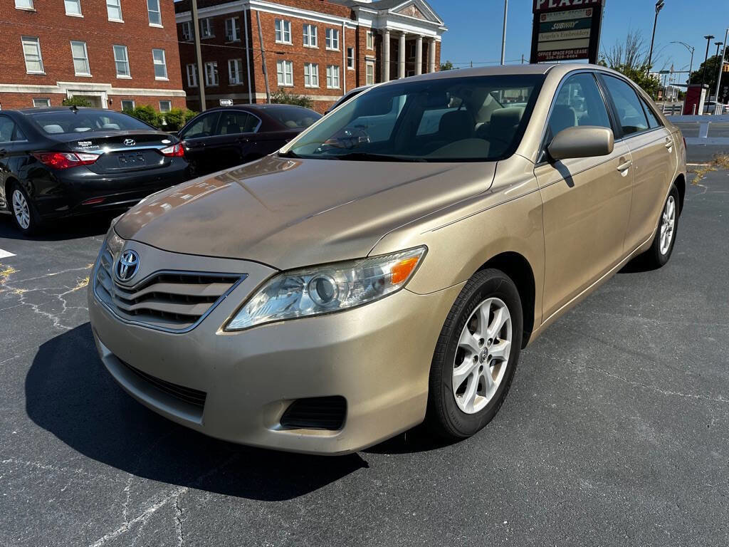 Used 2010 Toyota Camry LE image 3