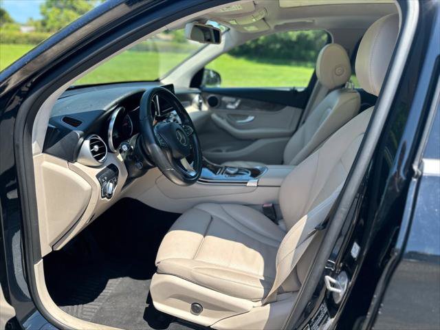 Used 2018 Mercedes-Benz GLC 300 w/ Premium Package image 14