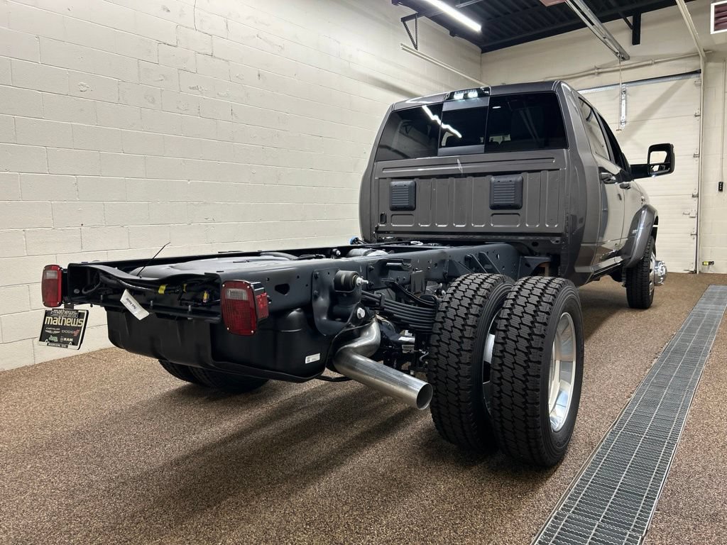 New 2026 RAM 4500 4x4 Crew Cab DRW w/ Laramie Trim Package image 2