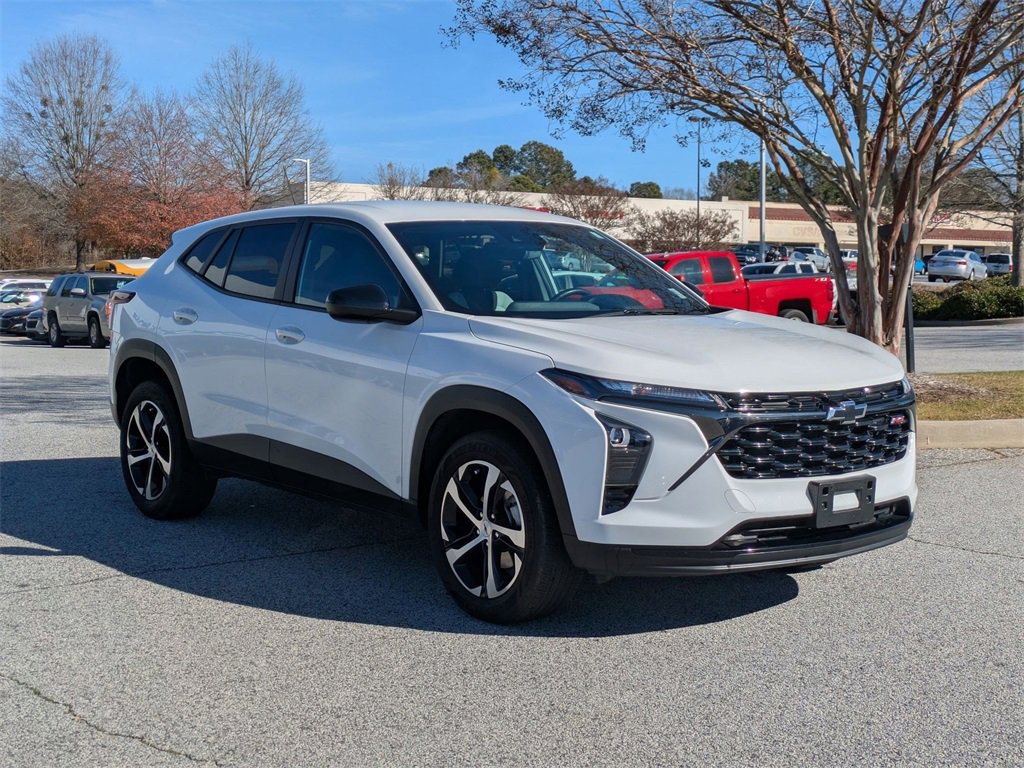 Used 2024 Chevrolet Trax RS image 2