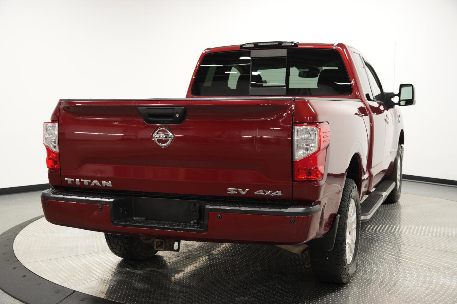 Used 2017 Nissan Titan SV image 8