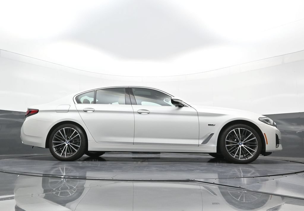 Used 2023 BMW 530e xDrive w/ Premium Package AWD/4WD image 29