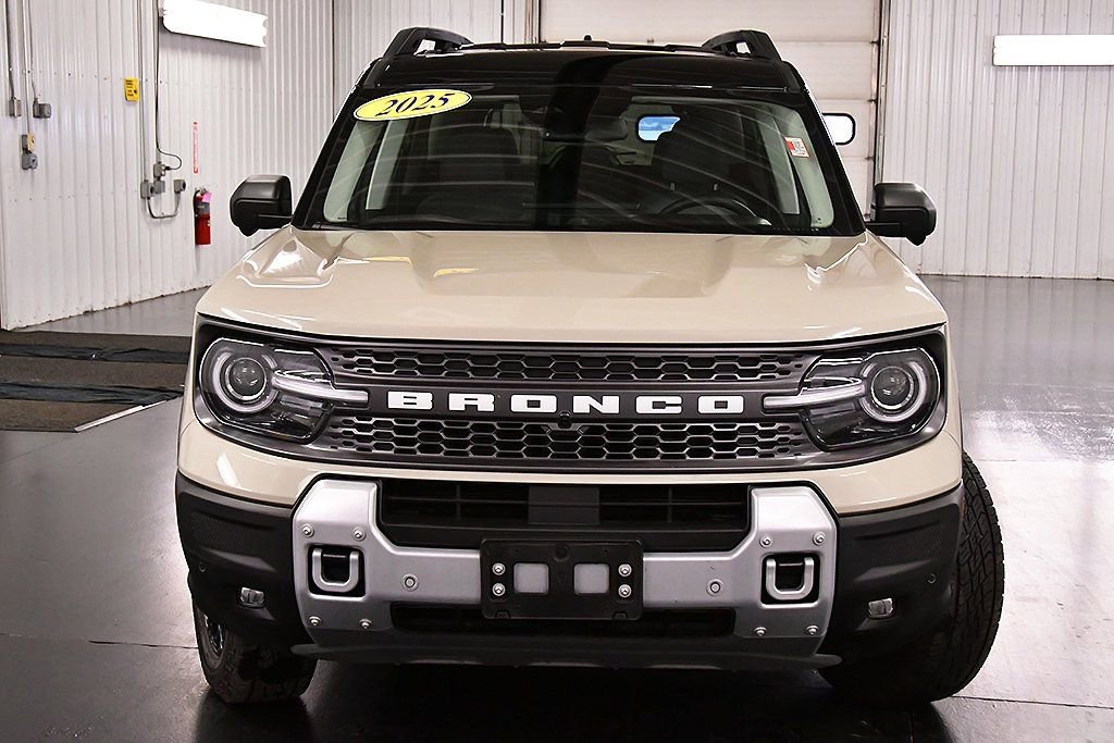 Used 2025 Ford Bronco Sport Badlands AWD/4WD image 2
