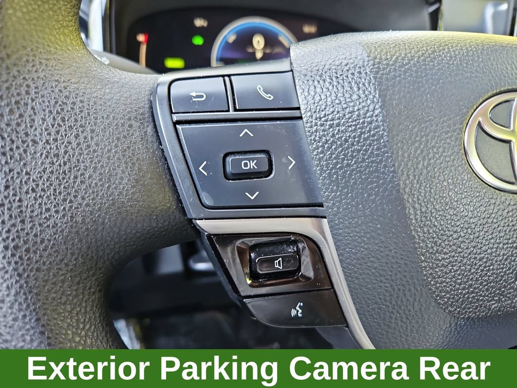 Used 2025 Toyota Camry LE FWD image 11