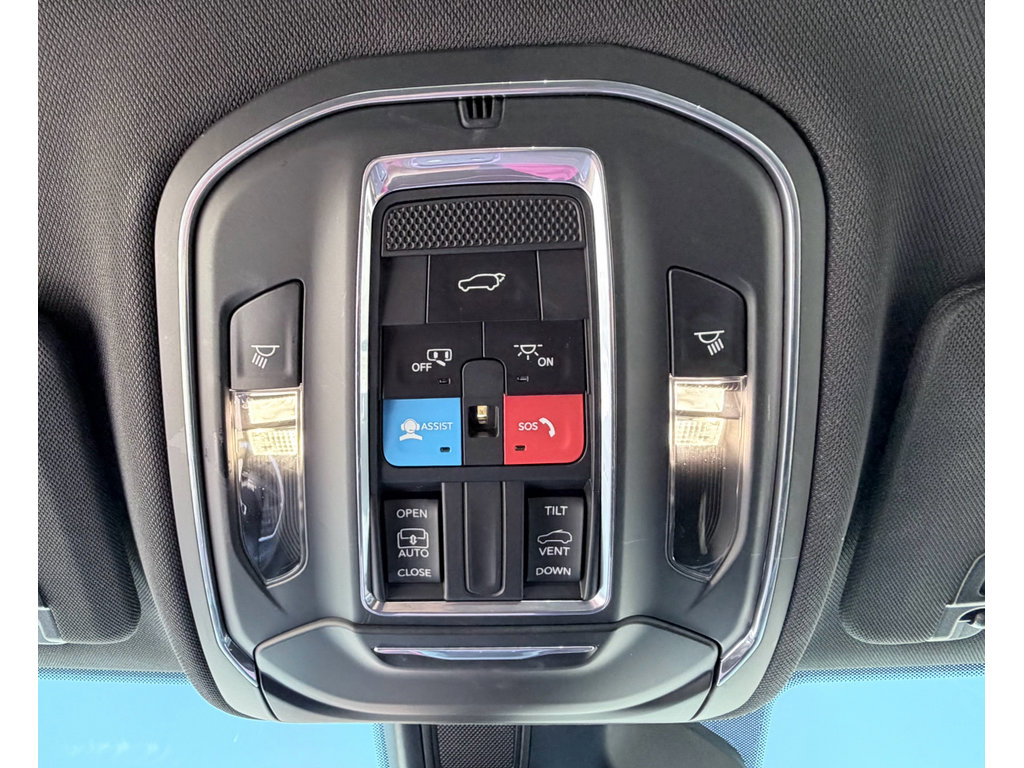 Used 2023 Jeep Grand Cherokee Altitude RWD image 17
