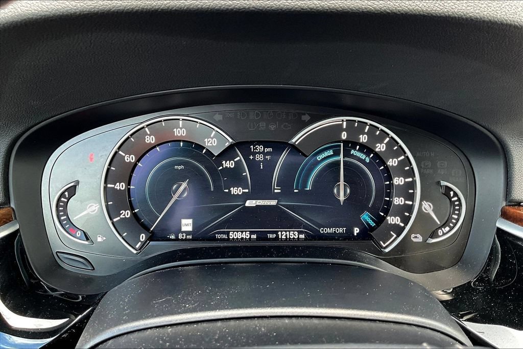Used 2019 BMW 530e xDrive w/ Luxury Seating Package AWD/4WD image 13
