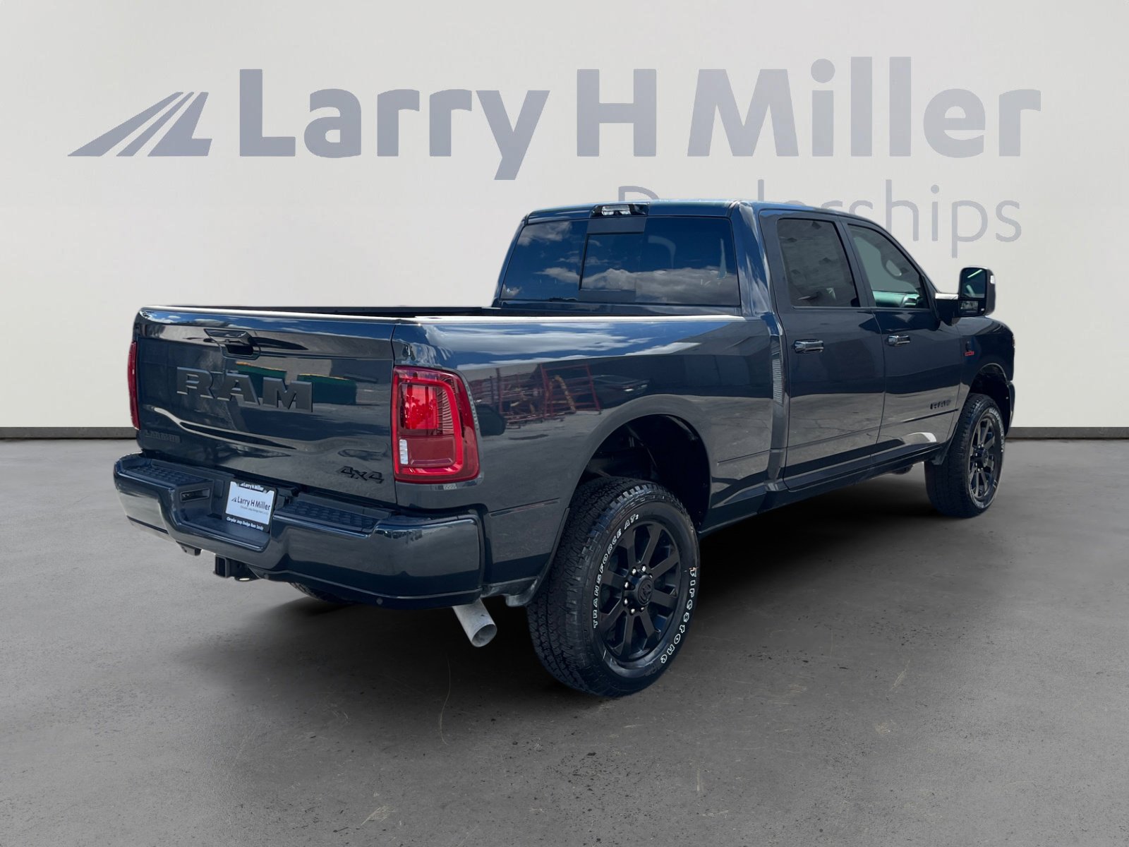 New 2025 RAM 2500 Laramie w/ Night Edition AWD/4WD image 5