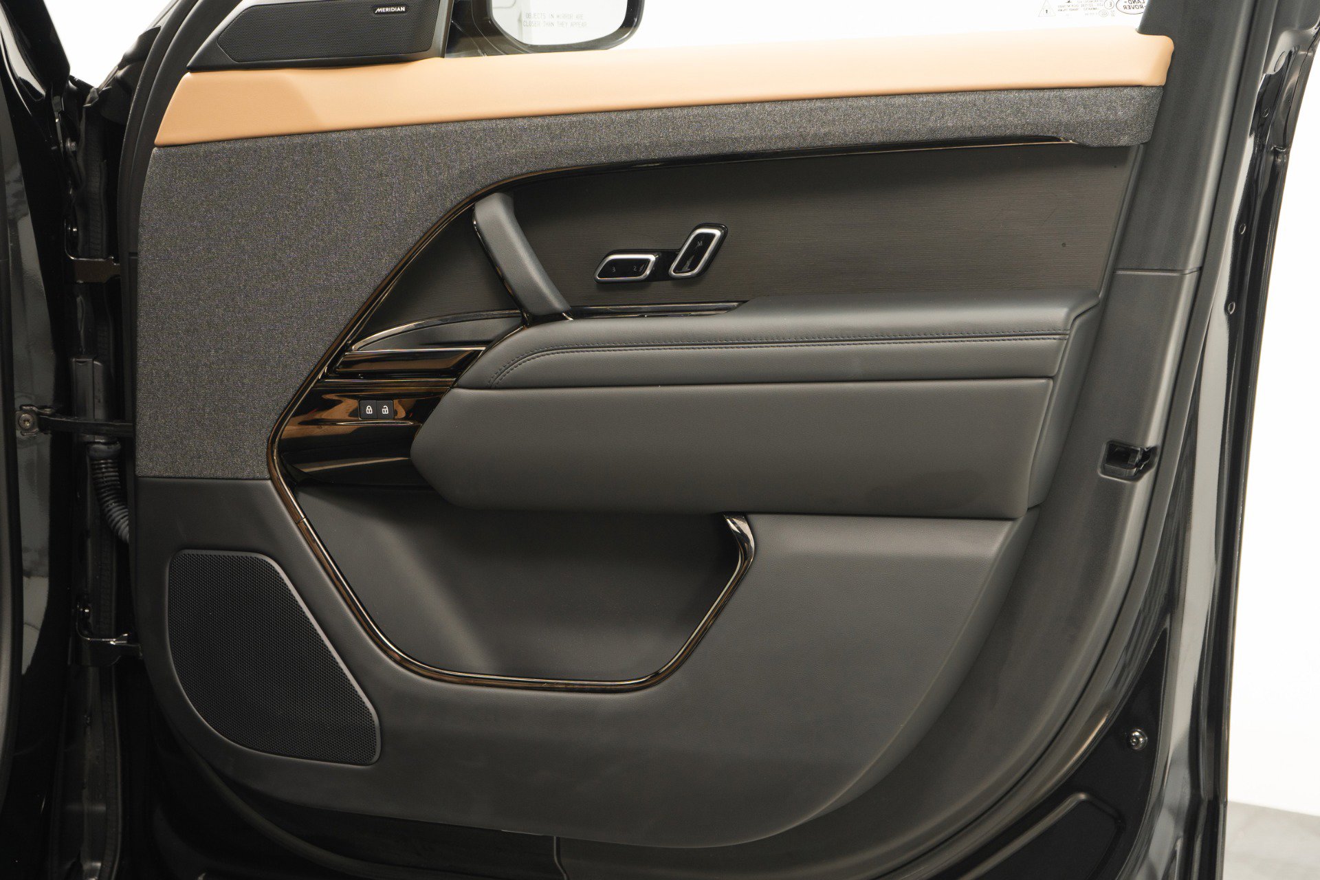 Used 2023 Land Rover Range Rover Sport SE Dynamic image 34