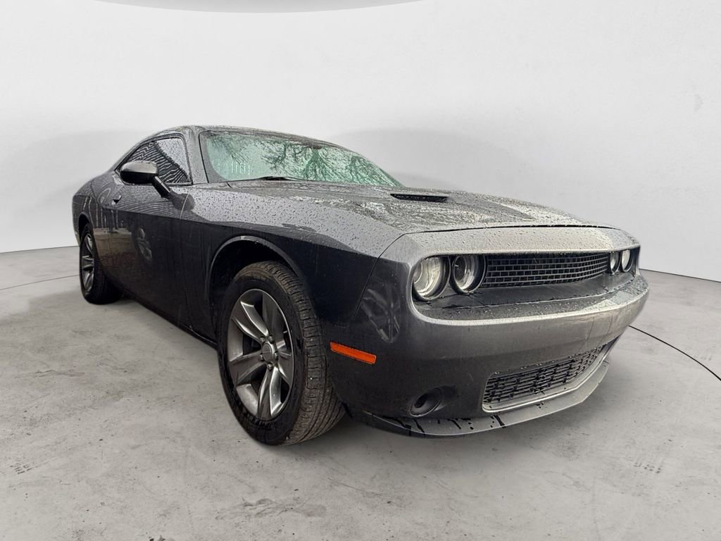 Used 2016 Dodge Challenger SXT RWD image 4