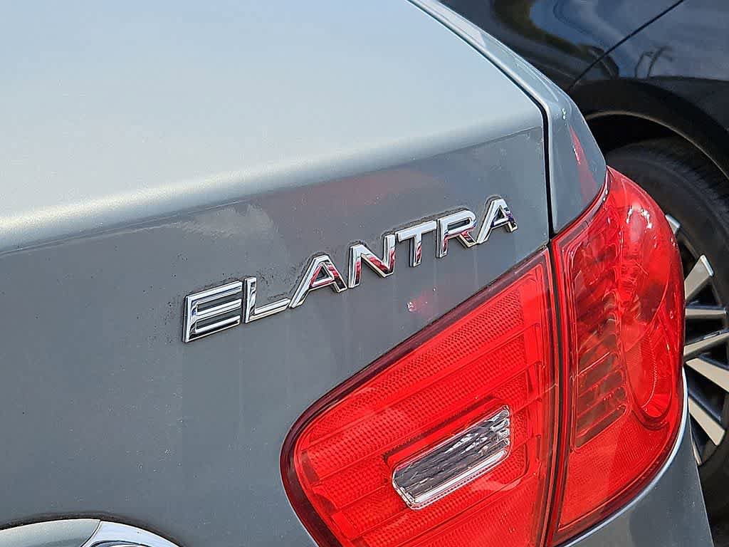 Used 2010 Hyundai Elantra GLS FWD image 5