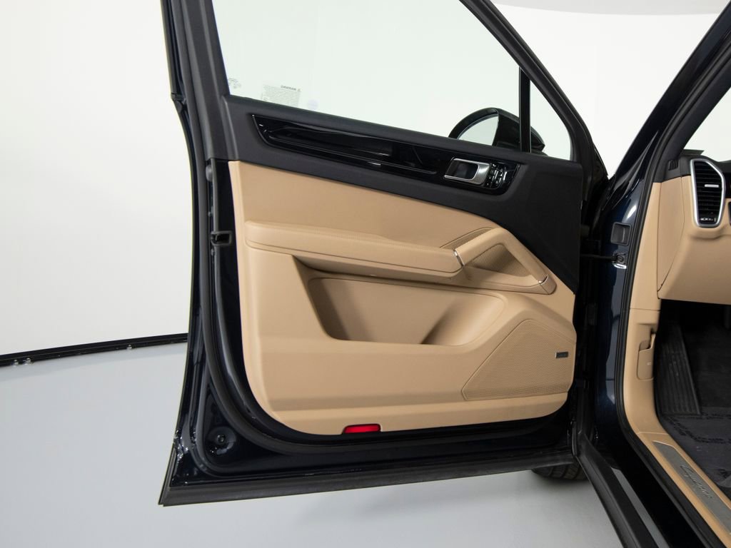 Certified 2020 Porsche Cayenne AWD/4WD image 18