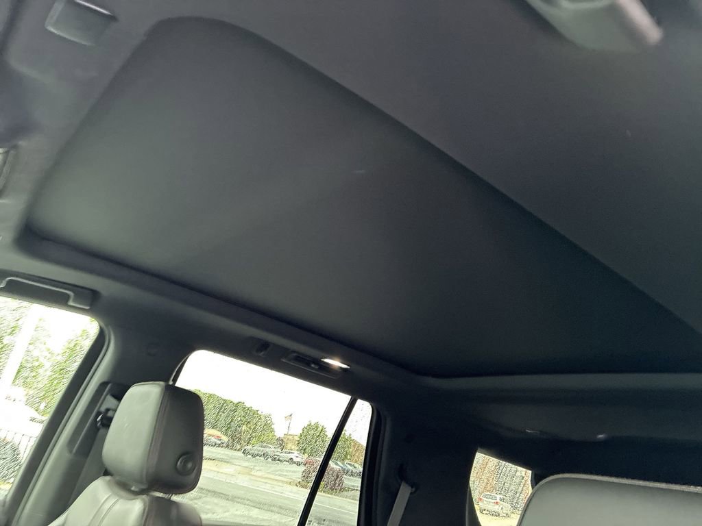 Used 2022 Chevrolet Tahoe RST w/ Luxury Package AWD/4WD image 18