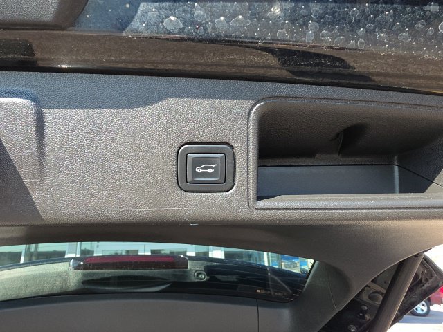 Used 2022 GMC Terrain SLT w/ Infotainment Package II AWD/4WD image 15