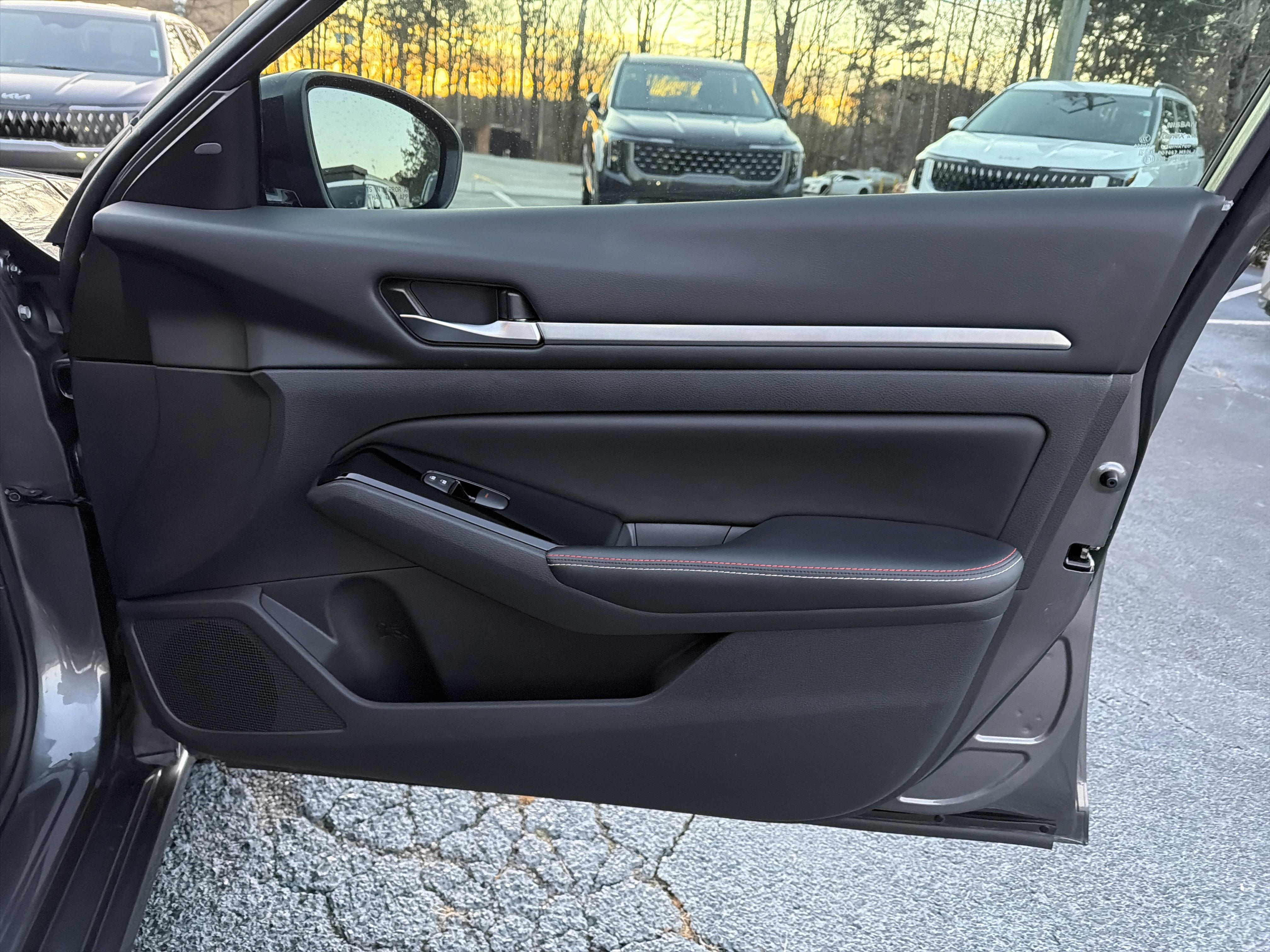 Used 2024 Nissan Altima 2.0 SR image 14