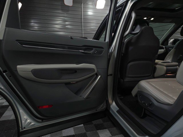 Used 2024 Kia EV9 Land image 40