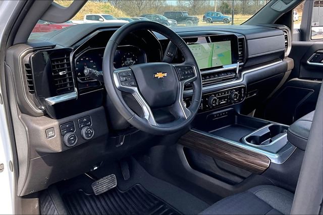 Used 2025 Chevrolet Silverado 2500 LT w/ Convenience Package image 18