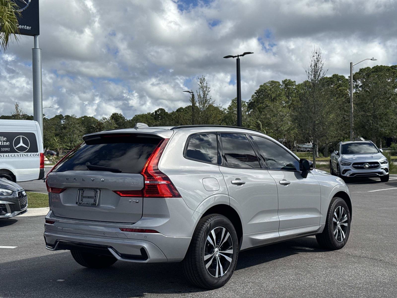 Used 2025 Volvo XC60 T8 Core w/ Protection Package Premier AWD/4WD image 3