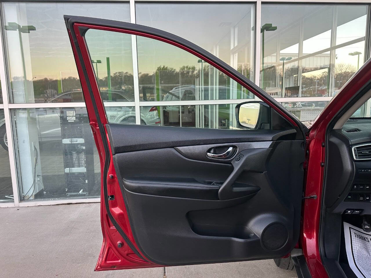 Used 2016 Nissan Rogue SL image 50