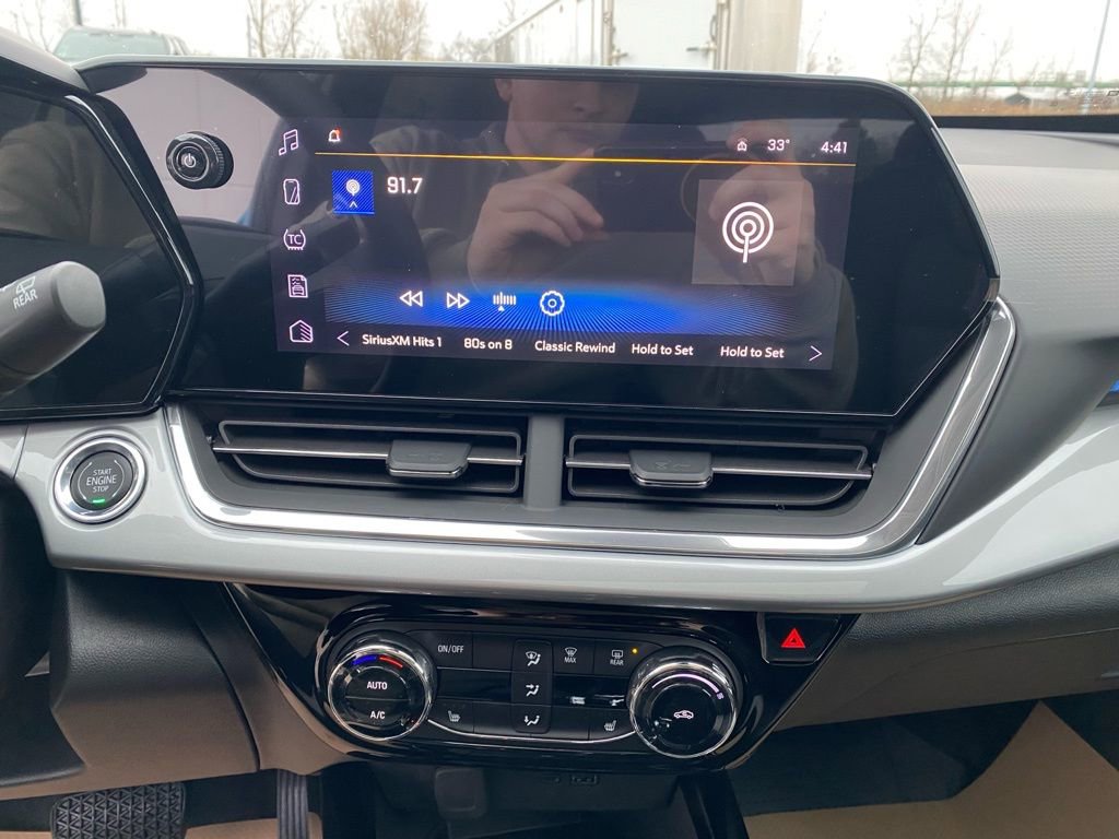 New 2026 Chevrolet Trax LT w/ Sunroof Package image 17