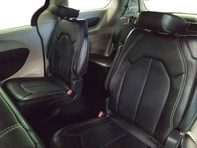 Used 2024 Chrysler Pacifica Touring-L image 22