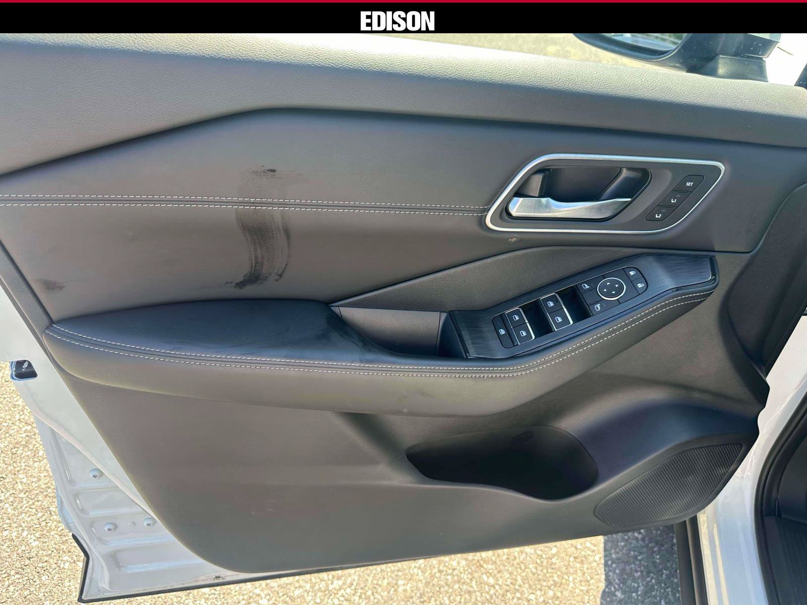 Used 2025 Nissan Rogue Platinum w/ Platinum Premium Package AWD/4WD image 15
