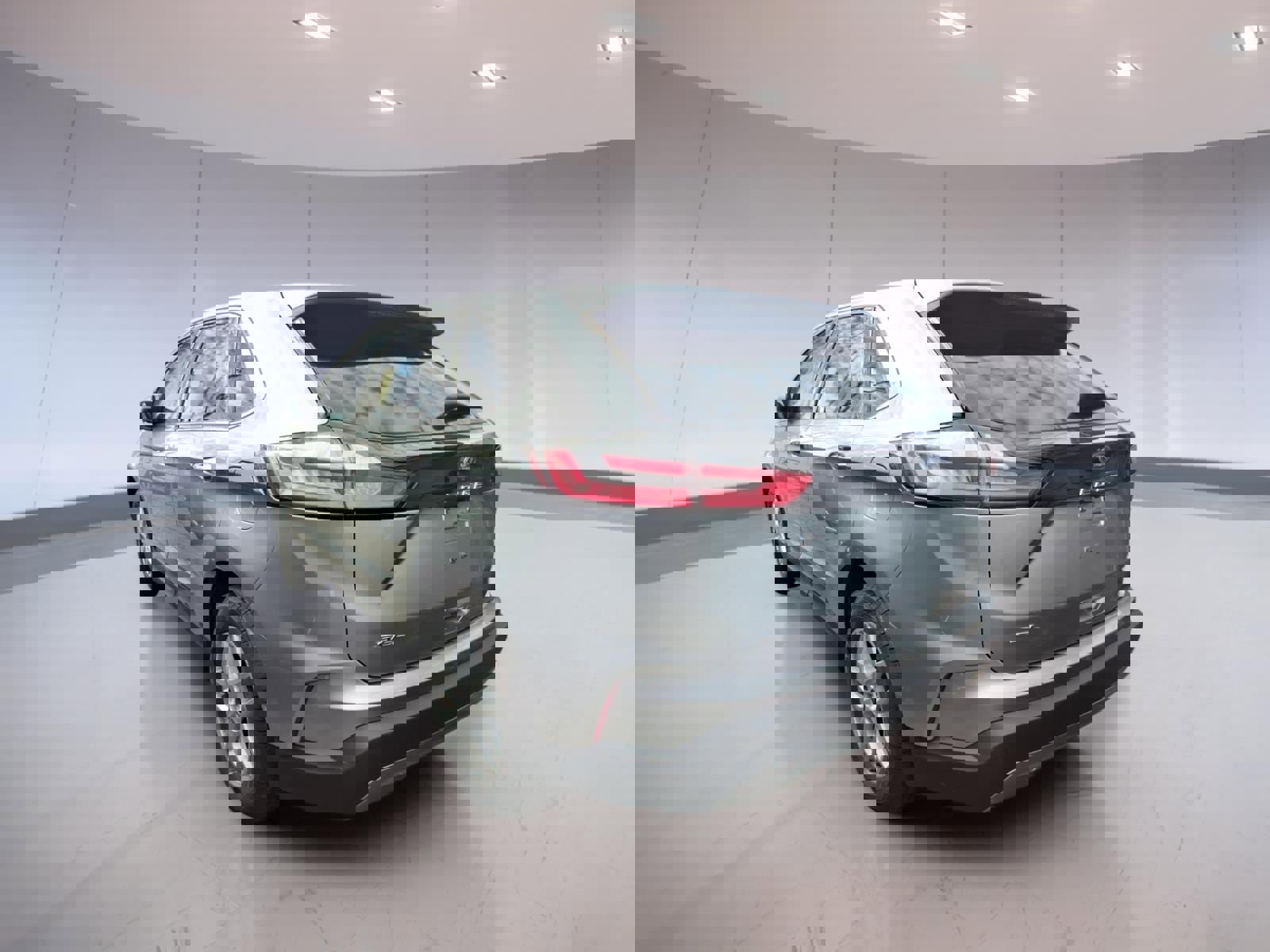 Used 2024 Ford Edge SEL image 3