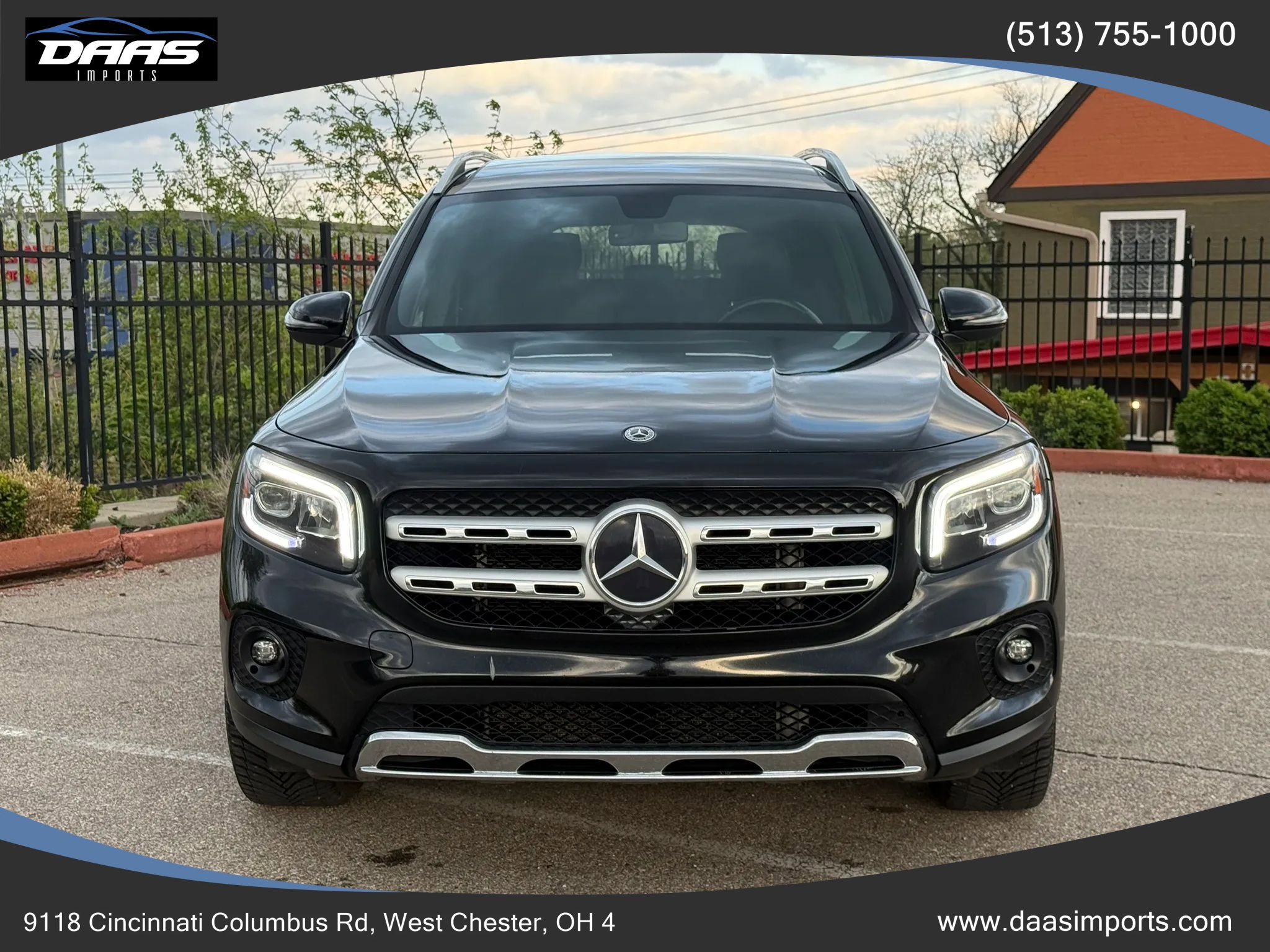 Used 2021 Mercedes-Benz GLB 250 4MATIC w/ Premium Package image 2