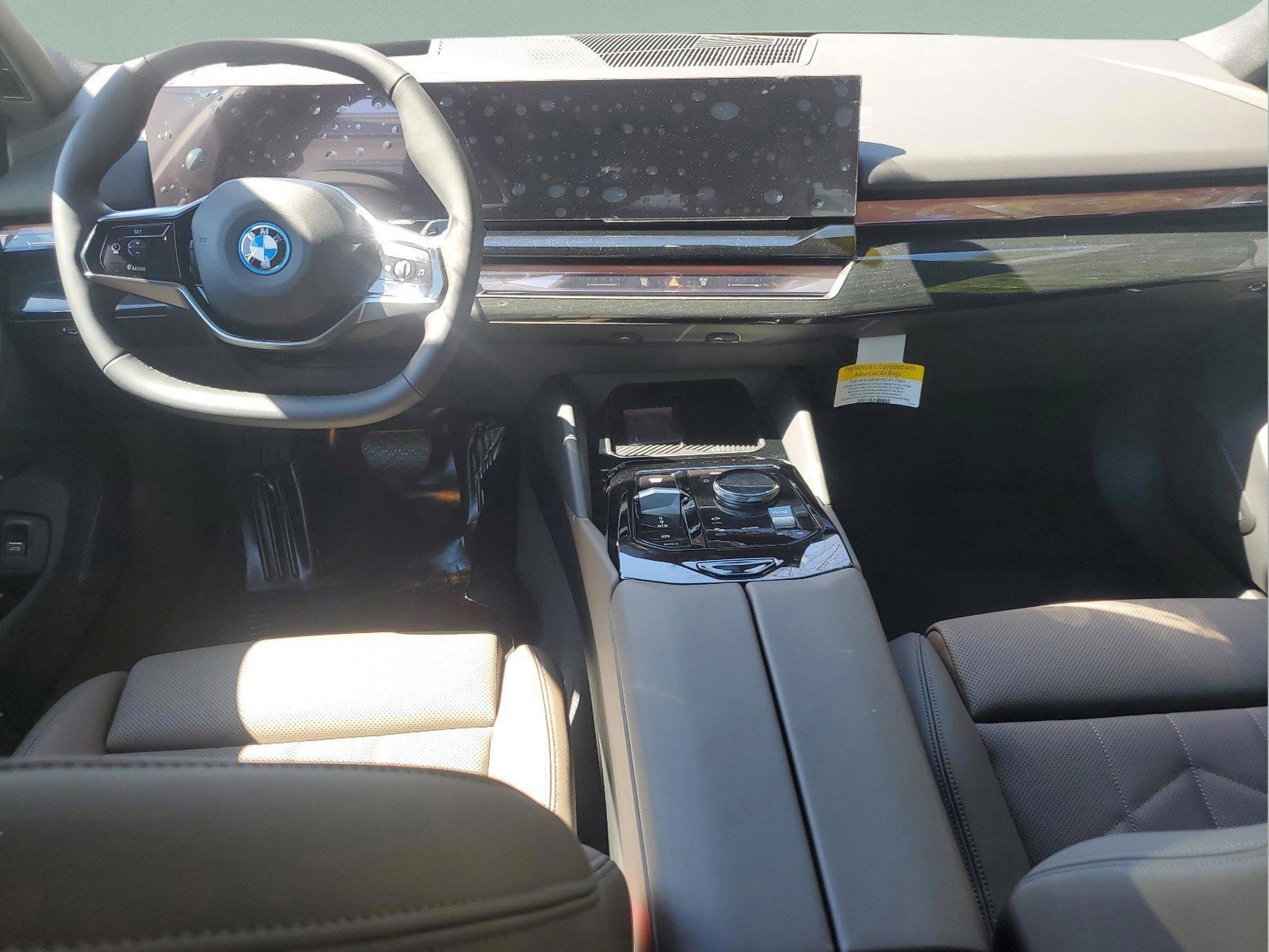 Used 2025 BMW i5 eDrive40i w/ Premium Package RWD image 11