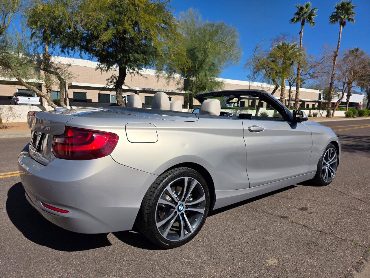 Used 2017 BMW 230i Convertible image 19