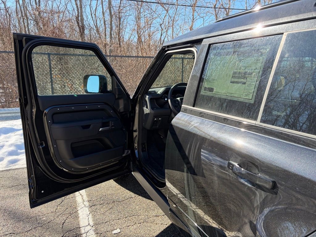 New 2026 Land Rover Defender 110 X-Dynamic SE image 10