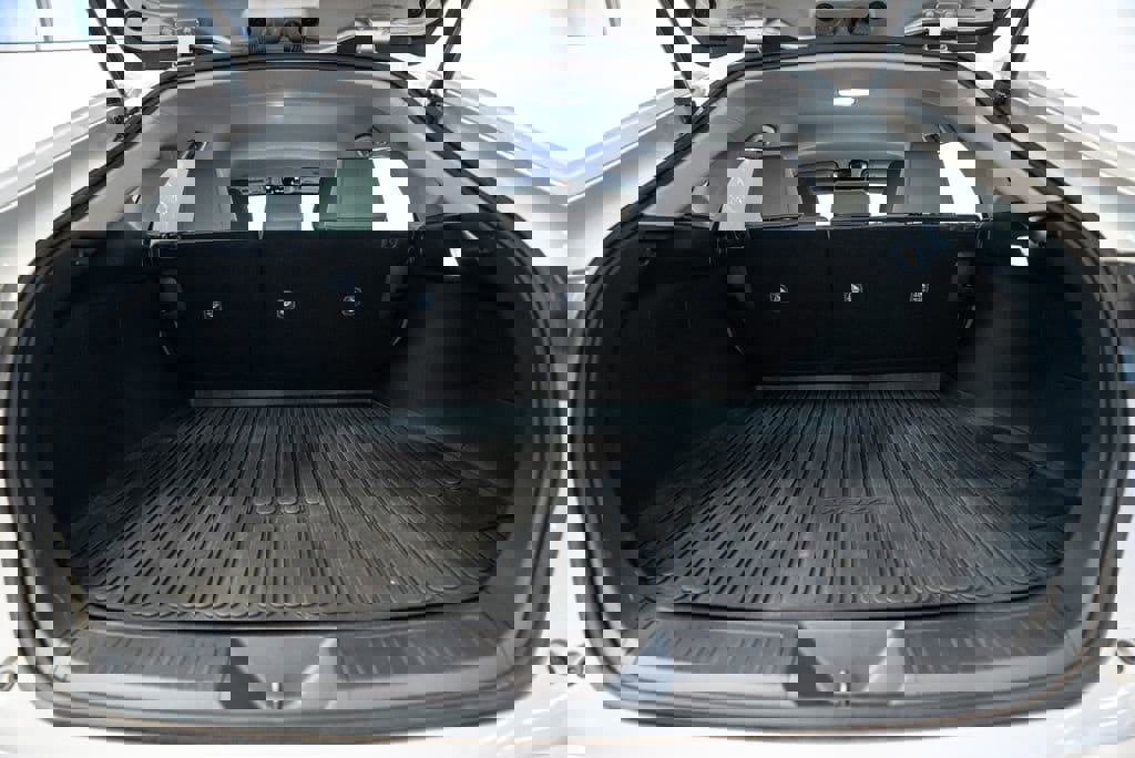 Used 2023 Toyota Venza LE image 36