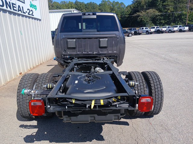 New 2027 RAM 4500 4x4 Crew Cab DRW w/ Laramie Trim Package image 4
