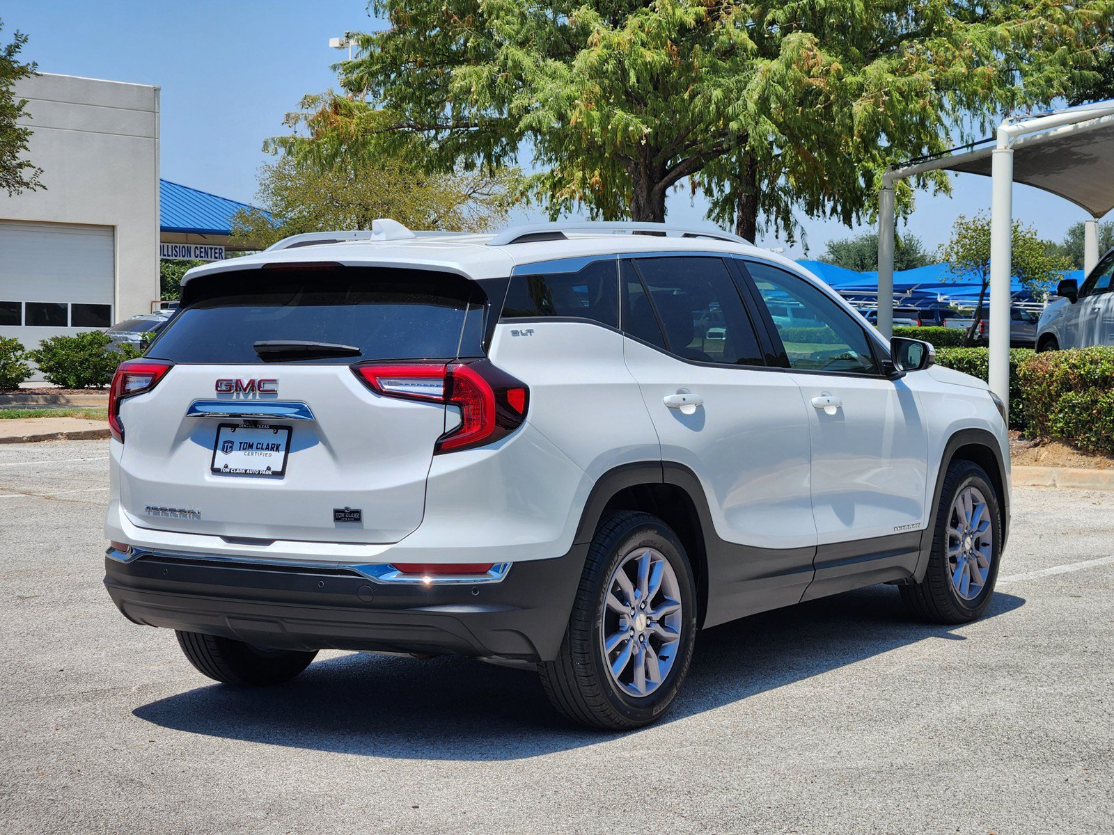 Used 2023 GMC Terrain SLT w/ LPO, Floor Liner Package FWD image 5