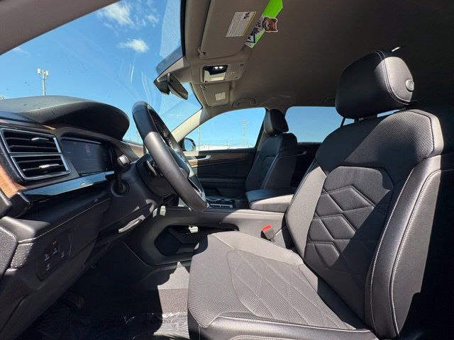 Used 2024 Volkswagen Atlas SE AWD/4WD image 17